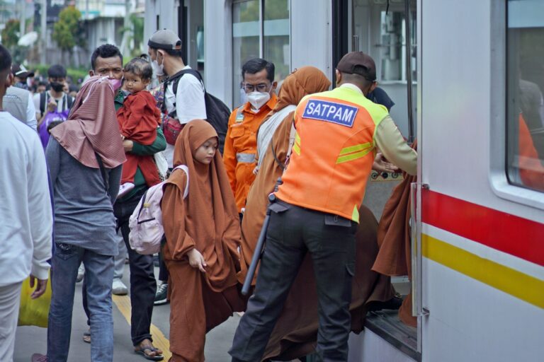 KAI-Commuter-Lakukan-Antisipasi-2